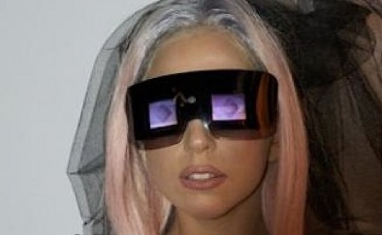 http%3A%2F%2Fwww.gizmocrave.com%2Fwp-content%2Fuploads%2F2011%2F01%2Flady-gaga-polaroid0.jpg